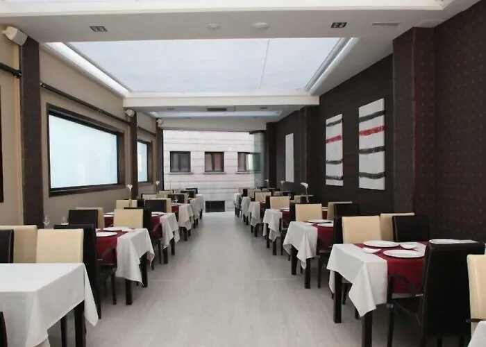 מלון Cardenal מונפורט דה למוס