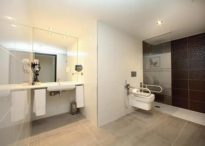 Cardenal מונפורט דה למוס