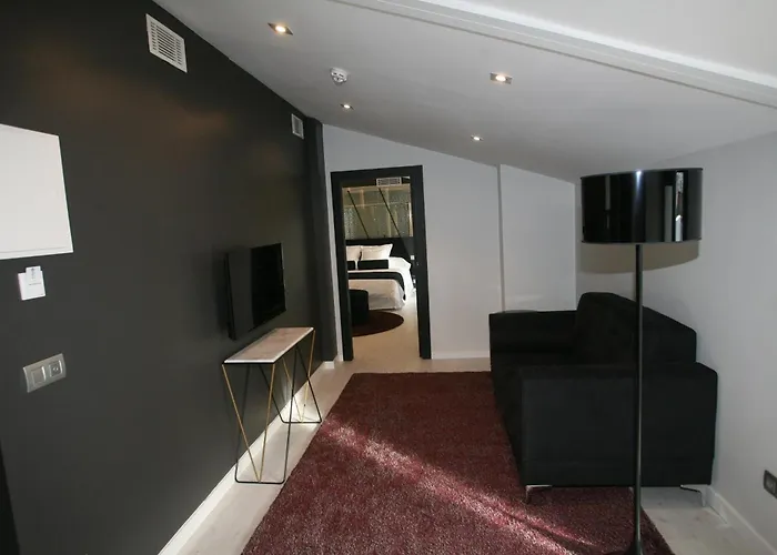 Cardenal מונפורט דה למוס